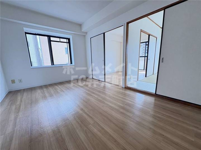 【居間・リビング】 | ロイヤルハイツ夕凪 | こちらのお部屋で趣味の時間をお楽しみください