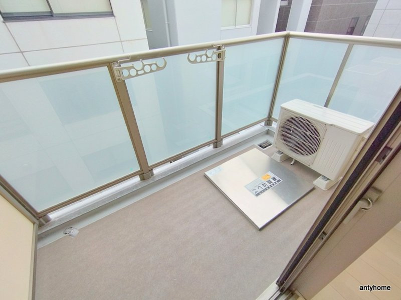 アーバンフラッツ心斎橋(旧La Douceur心斎橋)　仲介手数料無料のバルコニー