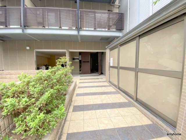 アーバンフラッツ心斎橋(旧La Douceur心斎橋)　仲介手数料無料のエントランス