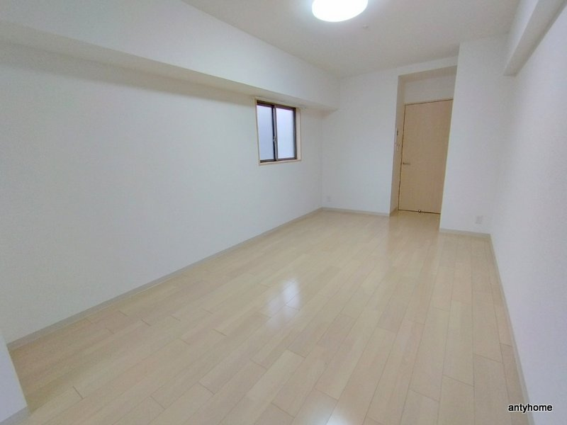 アーバンフラッツ心斎橋(旧La Douceur心斎橋)　仲介手数料無料の居間・リビング