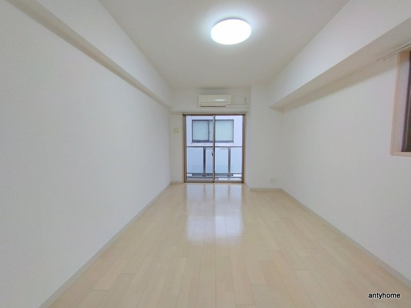 アーバンフラッツ心斎橋(旧La Douceur心斎橋)　仲介手数料無料の居間・リビング