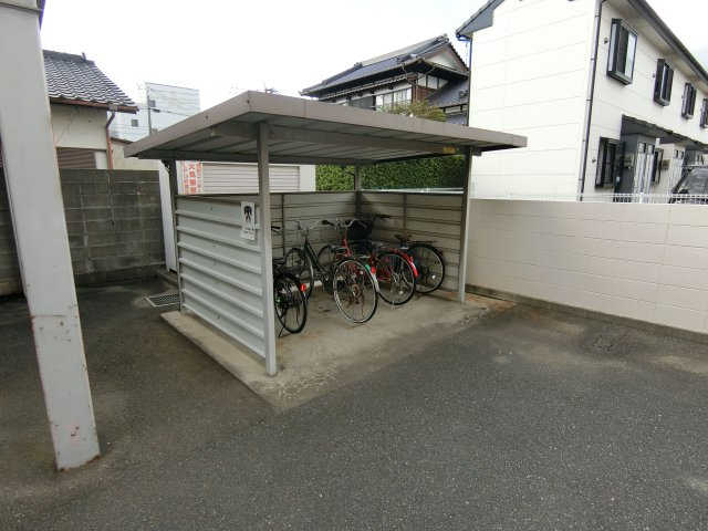 カーサあんとく弐番館のその他共用部分|駐輪場に自転車も停められます♪