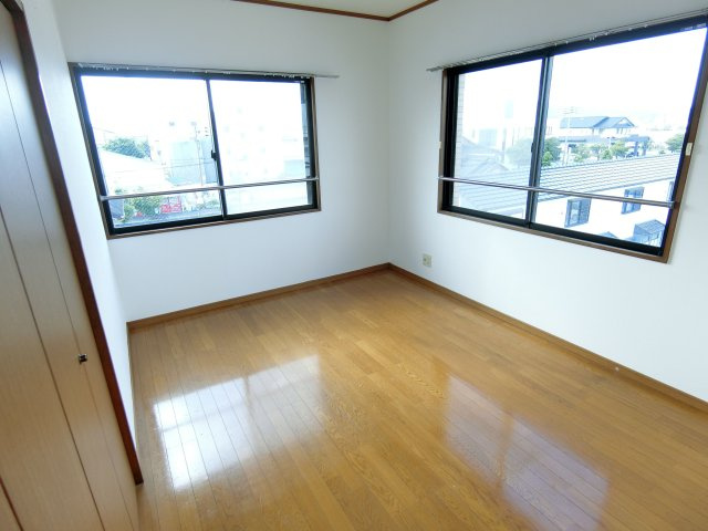 カーサあんとく弐番館の寝室|風通しも良い寝室です☆