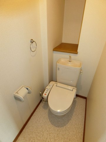 カーサあんとく弐番館のトイレ|嬉しい温水洗浄便座付き♪