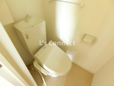 【トイレ】 | スリーアンジュ | 温水洗浄便座付きのトイレ。