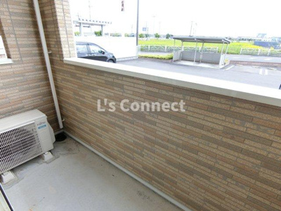 【バルコニー】 | スリーアンジュ | 晴れた日には洗濯物もたくさん干せます。