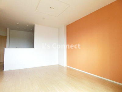 【居間・リビング】 | スリーアンジュ | アクセントクロス仕様のＬＤＫ。