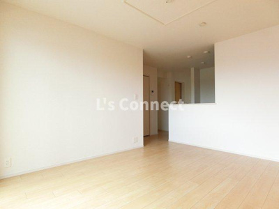 【内装】 | スリーアンジュ | １３帖のＬＤＫ。