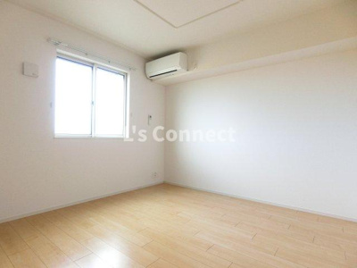 【その他】 | スリーアンジュ | 洋室にもエアコン付きです。