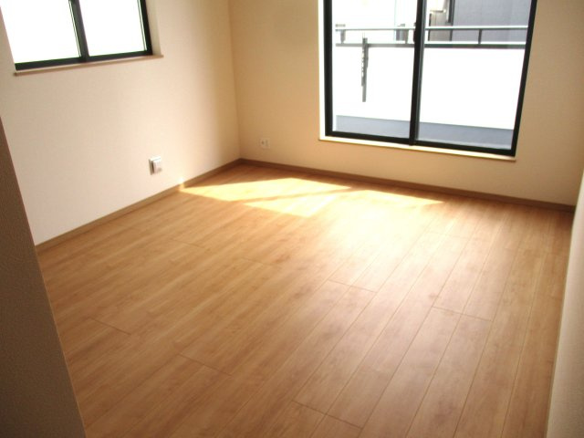 新築分譲住宅市坪北の洋室|洋室も明るくて広いです