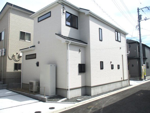 新築分譲住宅市坪北の外観|白基調で綺麗な外観です