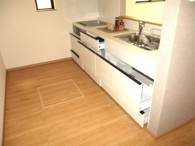 新築分譲住宅市坪北のキッチン|キッチンの収納量も多いです
