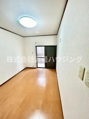 北石切町一戸建7の洋室