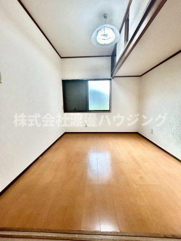 北石切町一戸建7の洋室