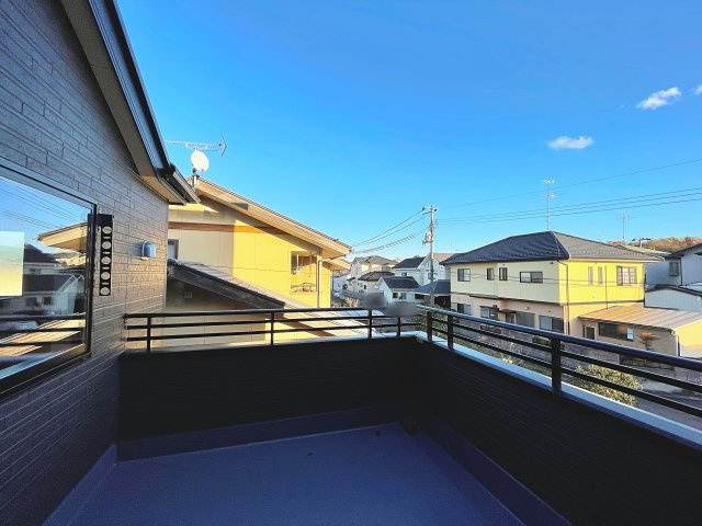 新築戸建・新築建売　安積笹川第13　第三小・第二中のバルコニー|南側のバルコニーは陽当たりが良くお洗濯物も良く乾きそうです！