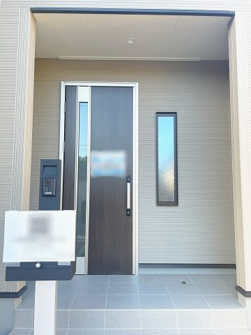 新築戸建・新築建売　安積笹川第13　第三小・第二中の玄関|モニター付きインターホンで訪問者を確認できるので、防犯対策やプライバシー保護など安心です！