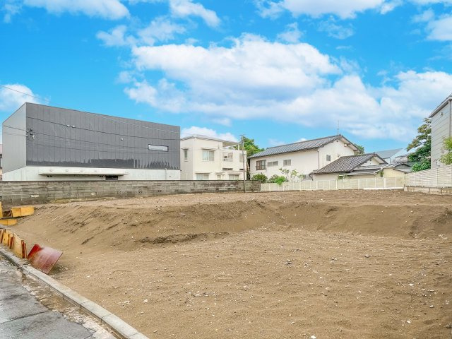 宅地分譲［藤沢市鵠沼海岸３丁目］の前面道路含む現地写真