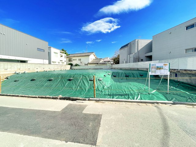 宅地分譲［藤沢市鵠沼海岸３丁目］の前面道路含む現地写真|小田急江ノ島線『鵠沼海岸』まで徒歩６分／家族連れにも人気の『鵠沼海水浴場』まで徒歩１０分
（２０２５年１０月撮影）