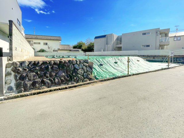 宅地分譲［藤沢市鵠沼海岸３丁目］の前面道路含む現地写真|（２０２５年１０月撮影）