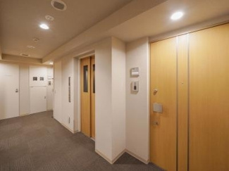 【その他共用部分】 | 内廊下エレベータ前です
