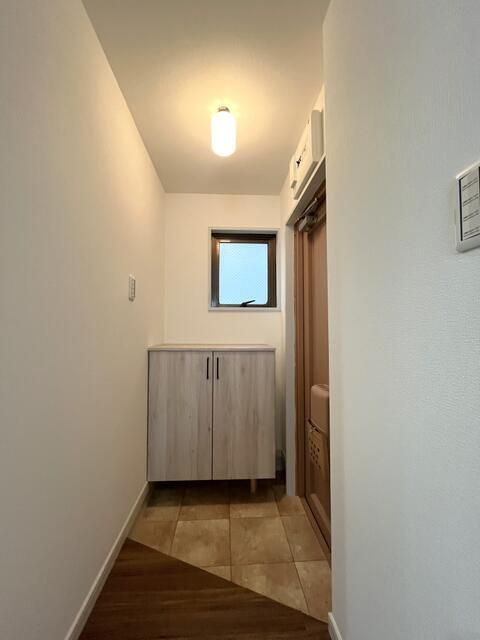 Housekul千駄木ビルの玄関