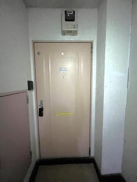 Housekul千駄木ビルの玄関