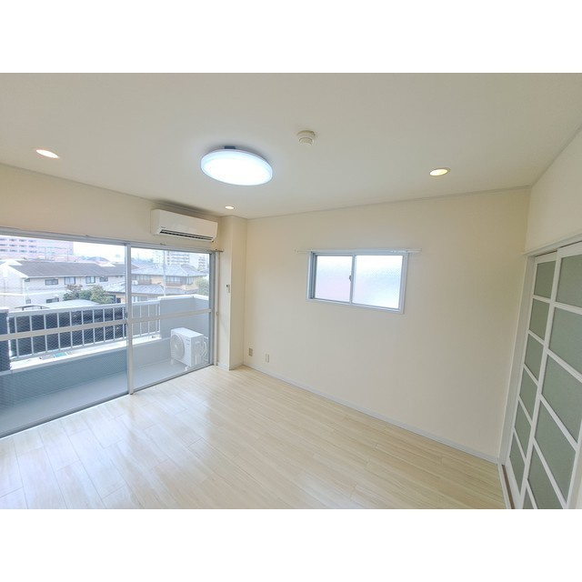 Meson Starckの居間・リビング|こちらのリビングで趣味の時間をお楽しみください