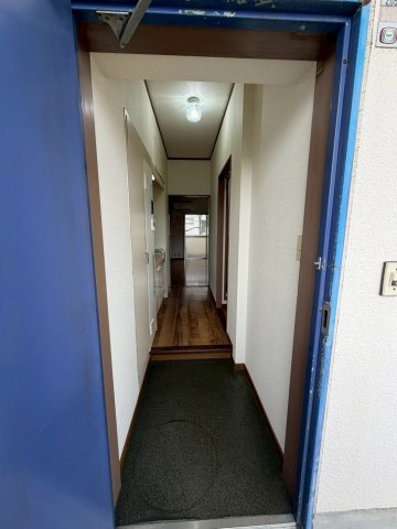 富士マンションの玄関