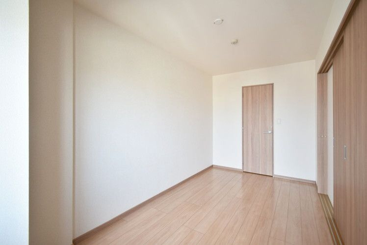 ライオンズ六ッ門サンリヤンタワーの寝室|風通しも良い寝室です☆