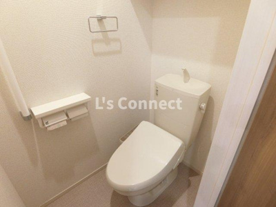 【トイレ】 | ル・クルールⅡ | 温水洗浄便座付きのトイレ。