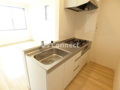 【キッチン】 | ル・クルールⅡ | ３口ガスコンロのシステムキッチン。