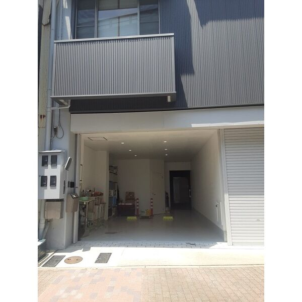 青木店舗のエントランス