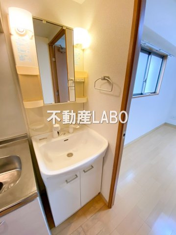 エステムコート大阪ベイエリアの独立洗面台