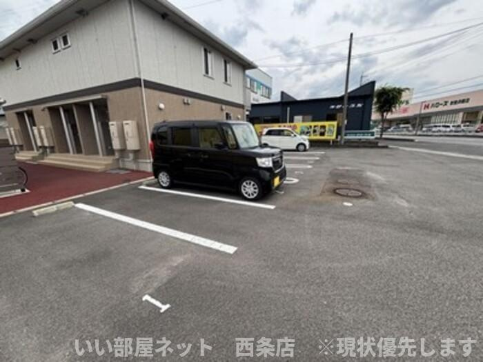 フルール ドゥ リリーの駐車場