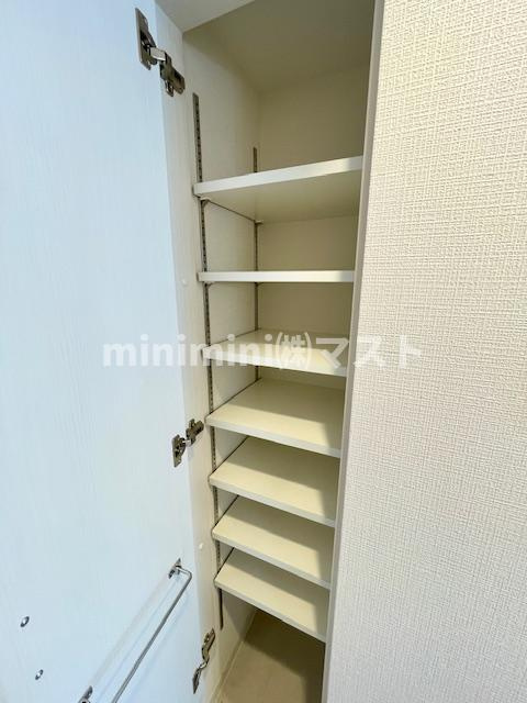 大阪市北区浮田２丁目の賃貸マンションの収納