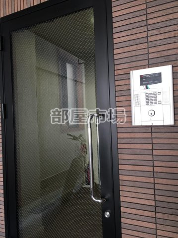 アパートメント両国緑のエントランス