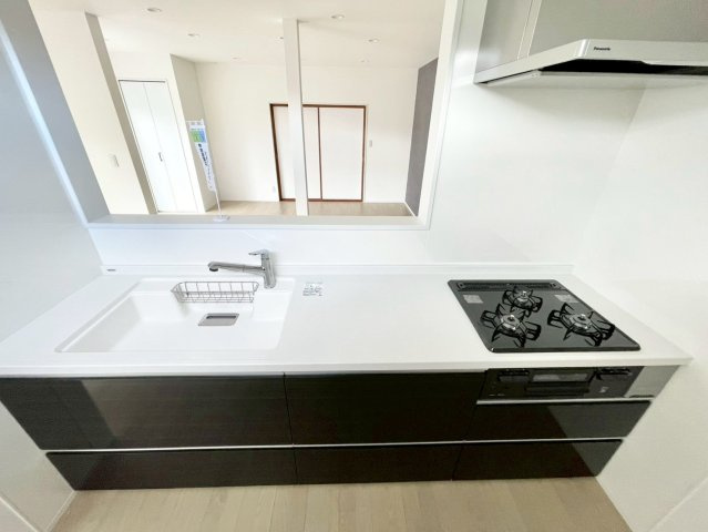 東御市県のキッチン|家族の会話が弾む開放的なカウンターキッチンです♪