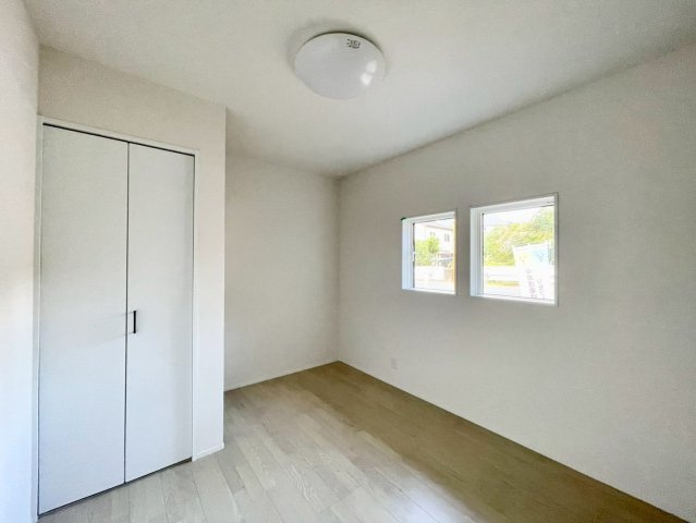 東御市県の洋室