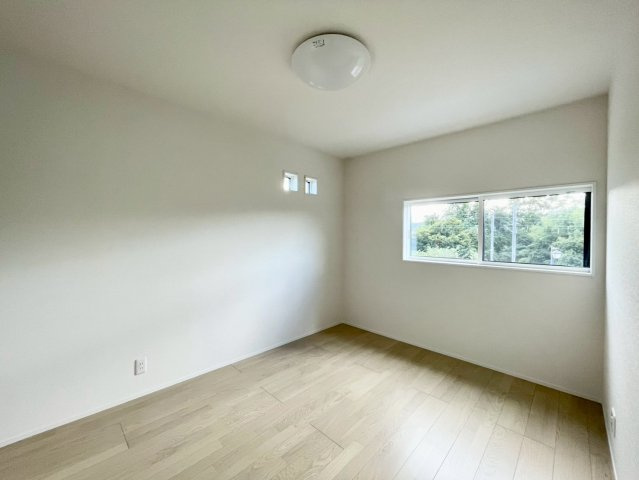 東御市県の洋室