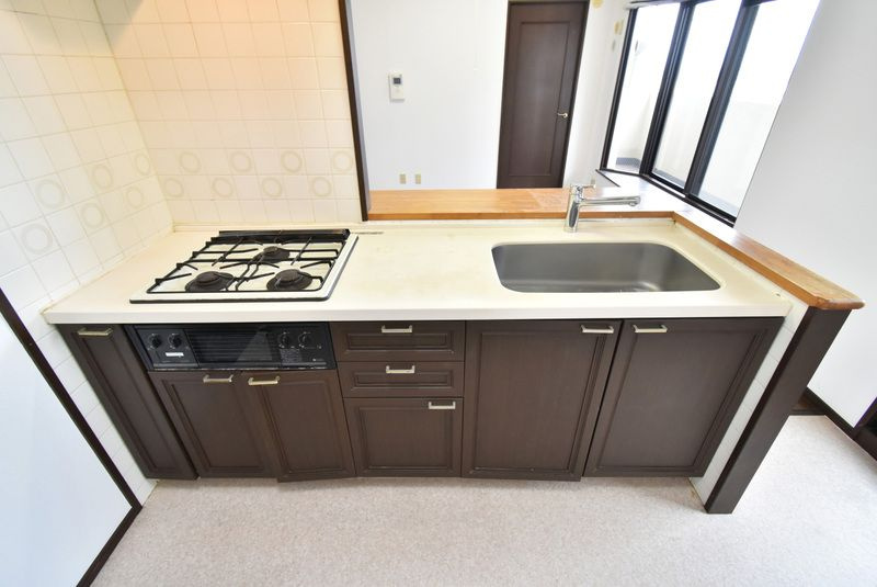 シティマンション久留米Ⅴのキッチン|3口コンロ・グリル付のシステムキッチンです♪