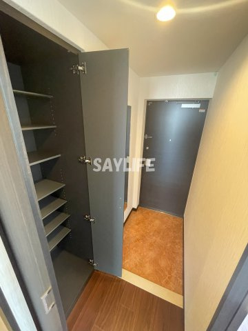 プレジオ森河内ASIANの玄関