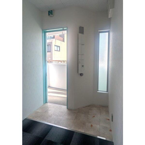 H・Y Office Bldgの玄関