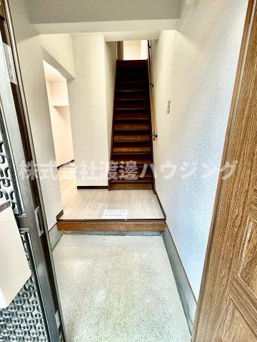 安中町８丁目テラスハウスの玄関