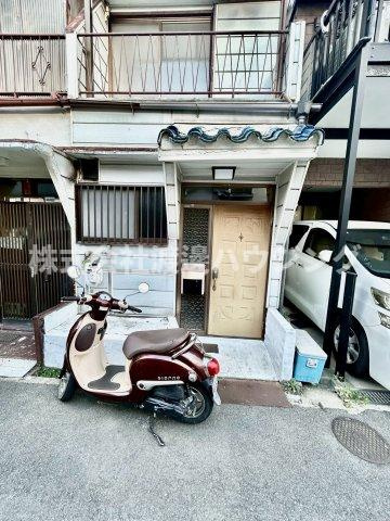 安中町８丁目テラスハウスのエントランス