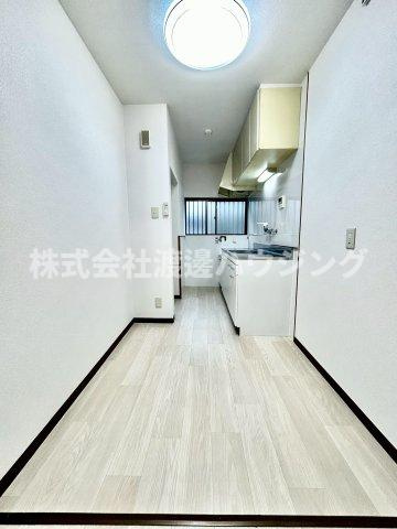 安中町８丁目テラスハウスの居間・リビング