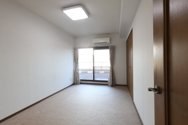 ヴェルナール松江の洋室|洋室（7.1帖）です