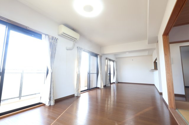 ヴェルナール松江の居間・リビング|リビングは20.4帖あり、ゆったりとした空間です