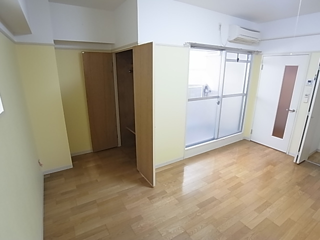 ペルル芦屋の居間・リビング