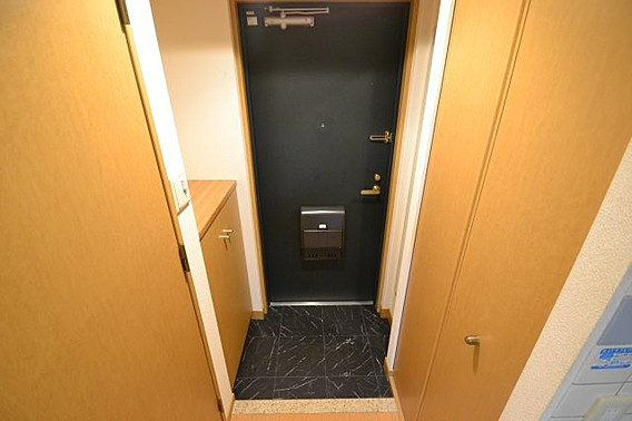 プレサンス神戸三宮の玄関