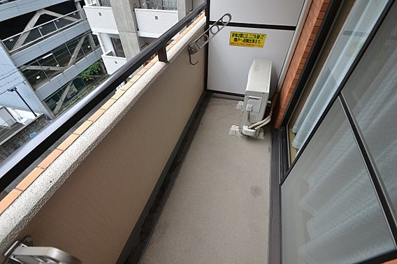 プレサンス神戸三宮のバルコニー